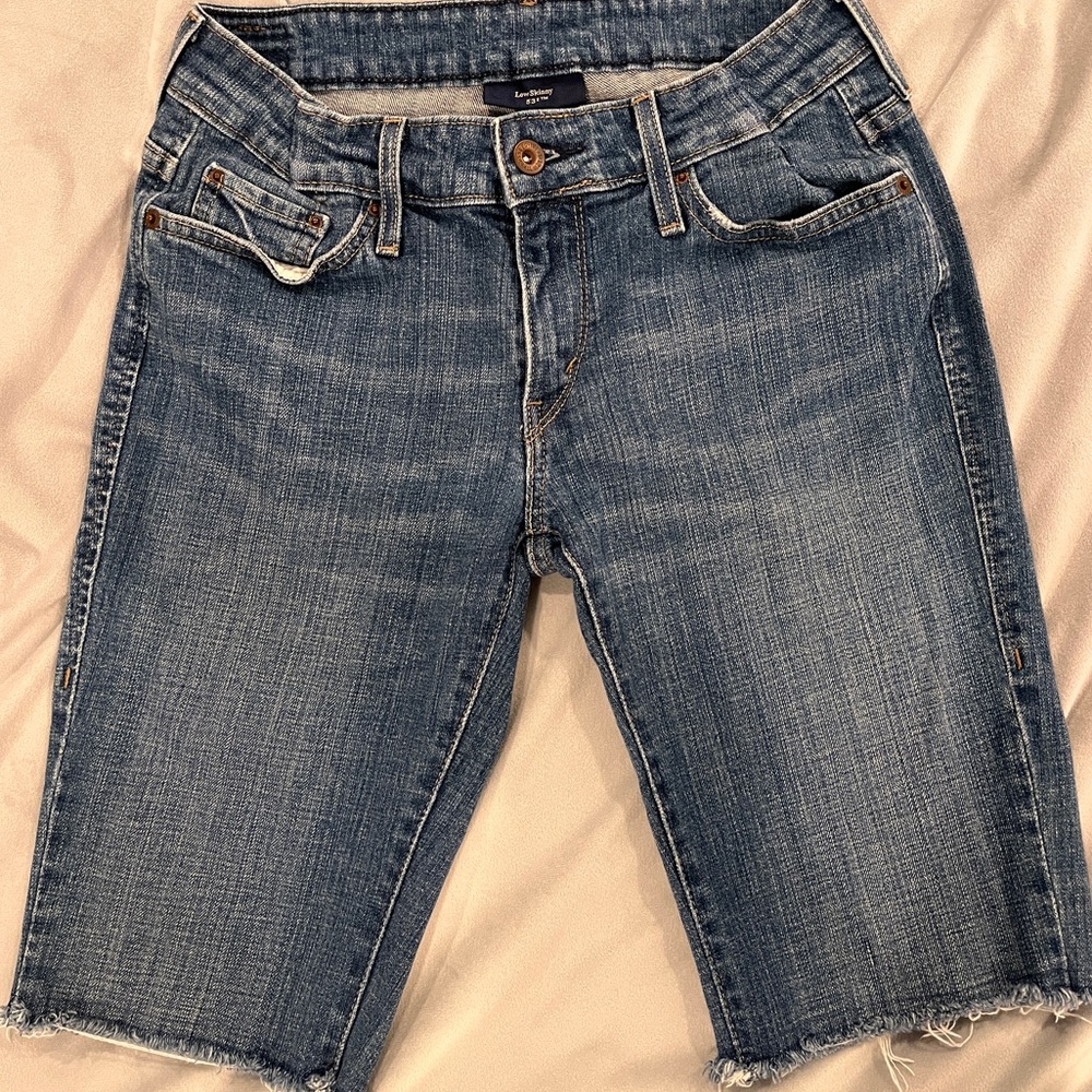 The Real Deal!  LEVI’S (EUC, Size 6 Long) Low Skinny Cutoffs